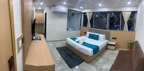 Gandhinagar Hotel | Hotel Earth Orbit
