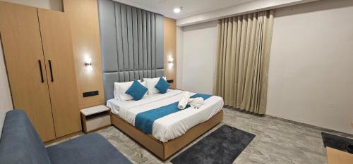 Gandhinagar Hotel | Hotel Earth Orbit