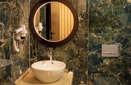 Van Hotel | HOTEL EDEN'S