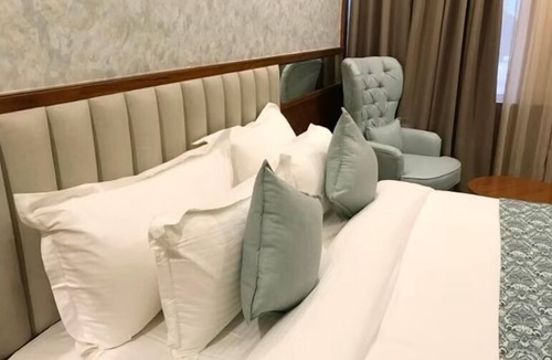 Sector 5 Hotel | Hotel ELM