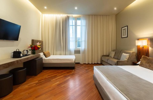 Santa Maria Novella Hotel | Hotel Embassy