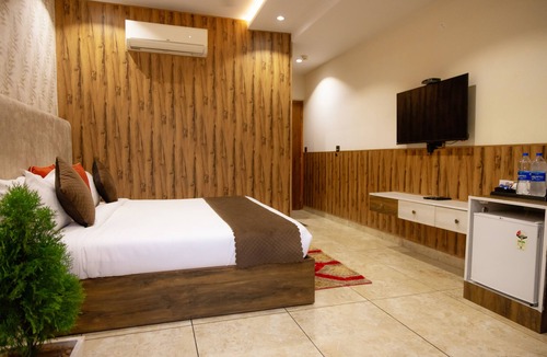 Mohali Hotel | Hotel Eminence