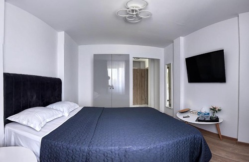 Sector 2 Hotel | Hotel EMMA S R L