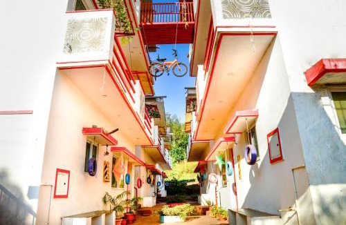 Manjakuttai Hotel | Hotel Five Laurels