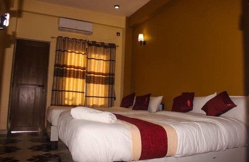 Sauraha Hotel | Hotel Flycatcher