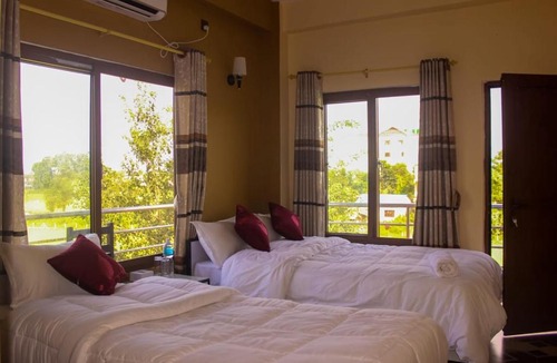 Sauraha Hotel | Hotel Flycatcher