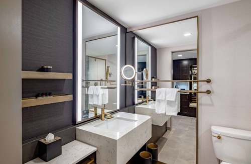 Downtown Des Moines Hotel | Hotel Fort Des Moines, Curio Collection by Hilton