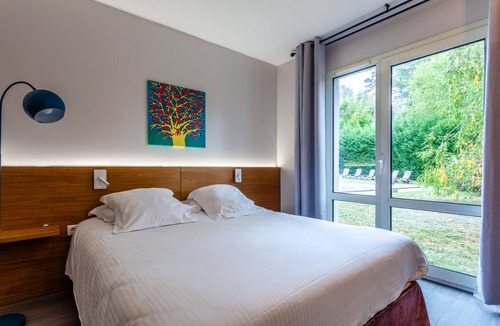 Craponne Hotel | Hotel Full Colors