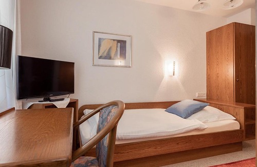 Neckarrems Hotel | Hotel Gästehaus Hirsch
