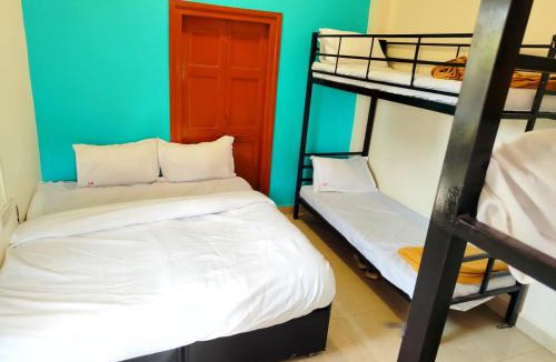 Goregaon West House | Hotel Galaxy Executive Guest House & AC Dormitory