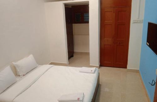 Goregaon West House | Hotel Galaxy Executive Guest House & AC Dormitory
