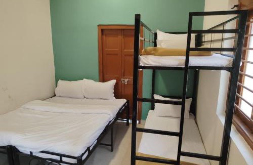 Goregaon West House | Hotel Galaxy Executive Guest House & AC Dormitory