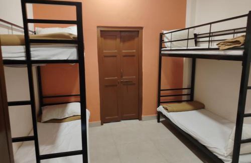 Goregaon West House | Hotel Galaxy Executive Guest House & AC Dormitory