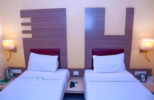 Lansdowne House | Hotel Galaxy, Lansdowne