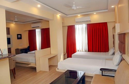 Lansdowne House | Hotel Galaxy, Lansdowne