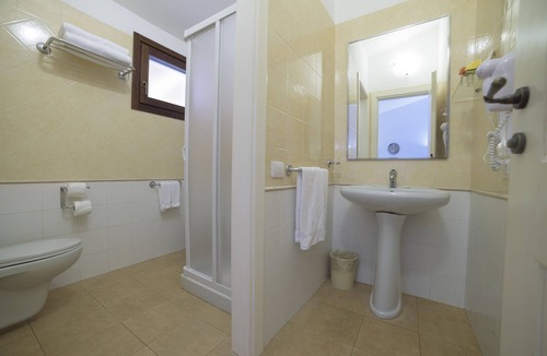 Cala Sinzias Hotel | Hotel Garden Beach