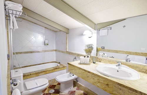 Los Canos de Meca Hostel | Hotel Gastronómico La Breña