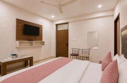 Vasundhara Hotel | Hotel Gold Ston Near Yashoda Hospital & Vaishali Metro