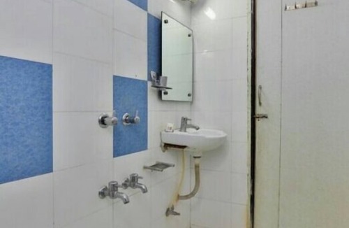 Dwarka Hotel | Hotel Gomti