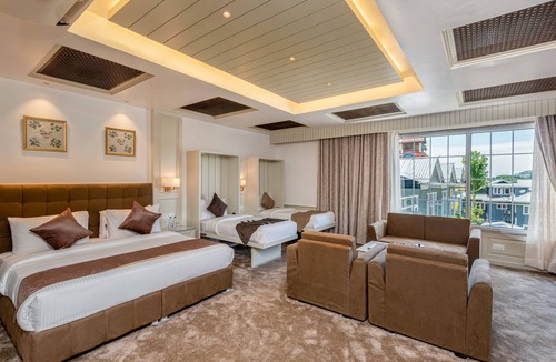 Dal Lake Hotel | Hotel Grand Boulevard