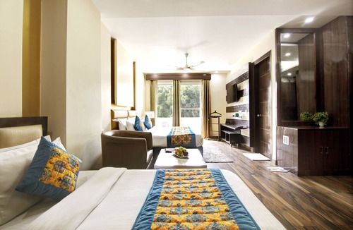 Sector 51 Hotel | Hotel Grand Manor