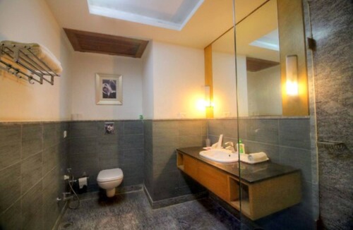 Sector 51 Hotel | Hotel Grand Manor