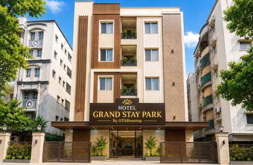 Ameerpet House | Hotel Grand Stay Park Near Ameerpet Metro Station & GVK One Mall