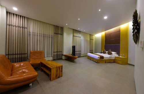 Anand Hotel | Hotel H