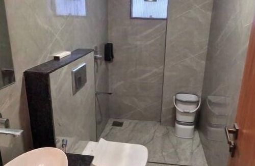 Dwarka Hotel | HOTEL HANIE TREE