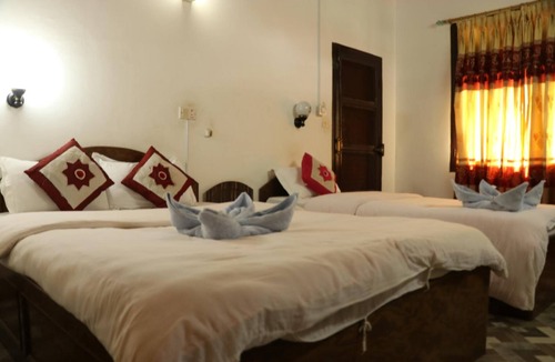 Sauraha Hotel | Hotel Hermitage