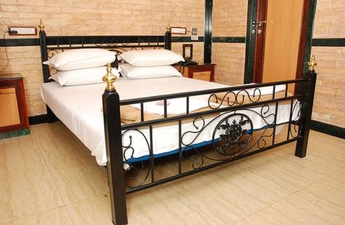 Girgaon Hotel | Hotel Hira