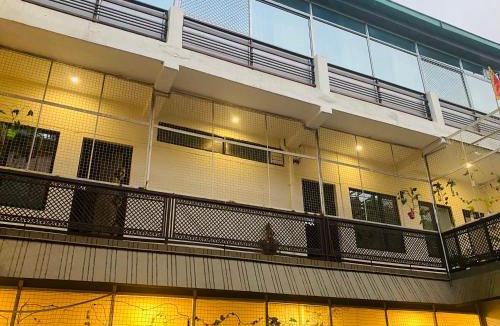 Rishikesh House | Hotel Hitam Rishikesh 2Min Walk to Parmarth Niketan Aashram ,Vanprastha Aashram