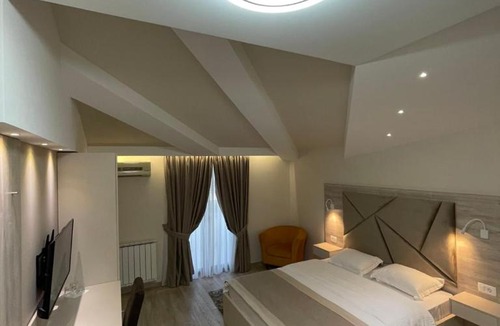 Podgorica Hotel | Hotel Holiday