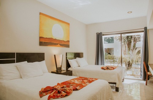Zona Paseo Montejo Hotel | Hotel Holly