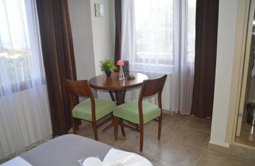 Altinoluk Hotel | Hotel Hugo