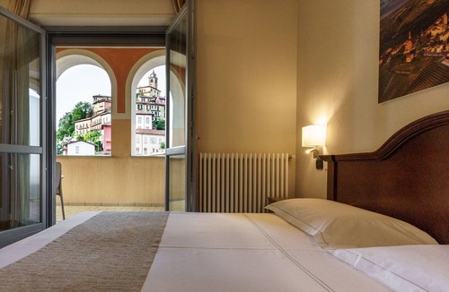 Monforte d'Alba Hotel | Hotel Il Grappolo d'Oro