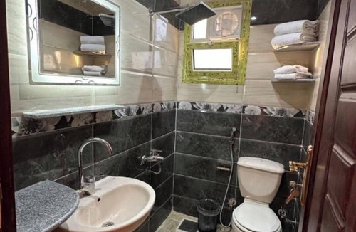 Al Haram Hotel | hotel in marvelous view infront of the pyramids directly with AC, WiFi.
