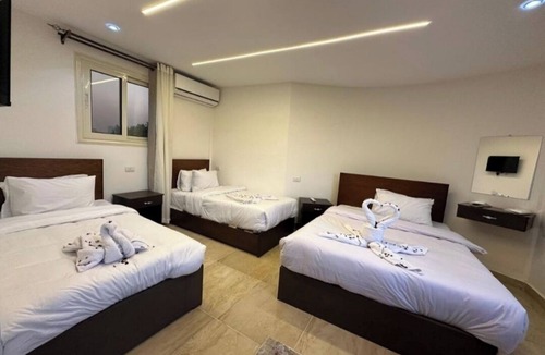 Al Haram Hotel | hotel in marvelous view infront of the pyramids directly with AC, WiFi.