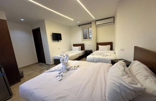Al Haram Hotel | hotel in marvelous view infront of the pyramids directly with AC, WiFi.