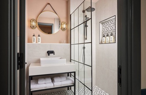 Gloucester Hotel | Hotel Indigo Gloucester The Forum By IHG