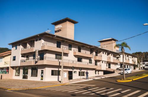 Iomere Hotel | Hotel Iomere
