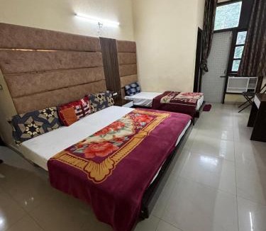 Karol Bagh Apartment | Hotel Jyoti Deluxe - Karol Bagh