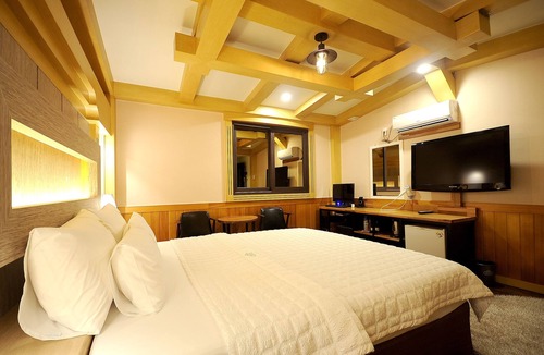 Dongnae District Hotel | Hotel King