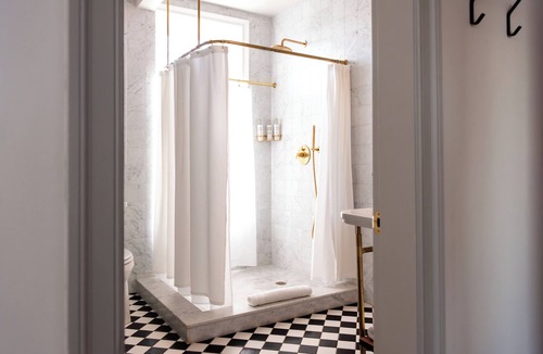 Kingston Stockade District Hotel | Hotel Kinsley
