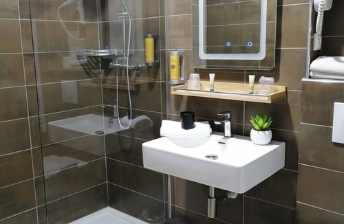 Corbigny Hotel | Hotel La Buissonniere