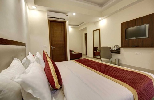 Sector 70 Hotel | Hotel La Mirage