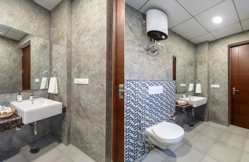 Sector 70 Hotel | Hotel La Mirage