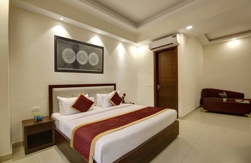 Sector 70 Hotel | Hotel La Mirage