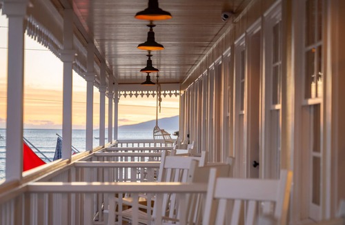 Historic Lahaina Front Street Hotel | Hotel Lahaina