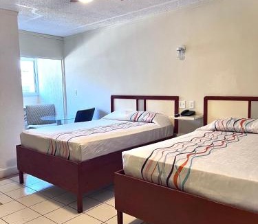 Avenida Revolucion Hotel | Hotel León